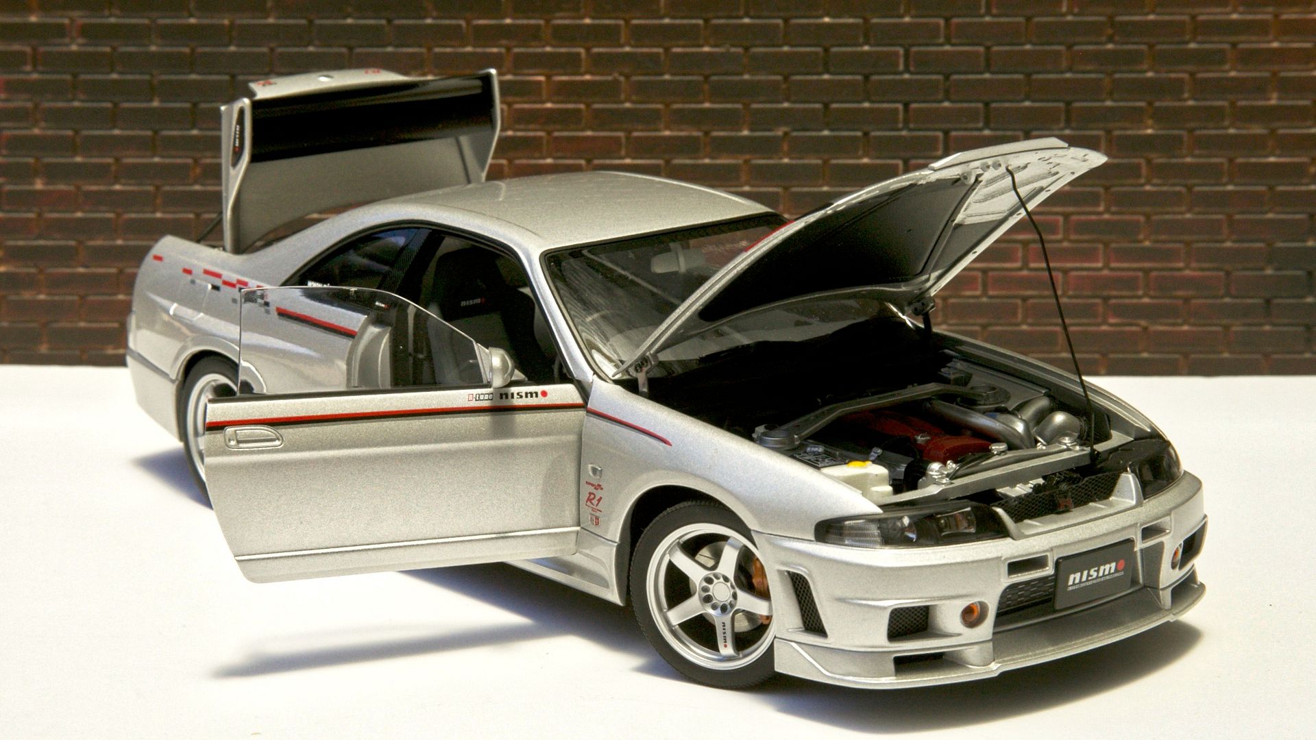 nissan skyline r33 diecast model